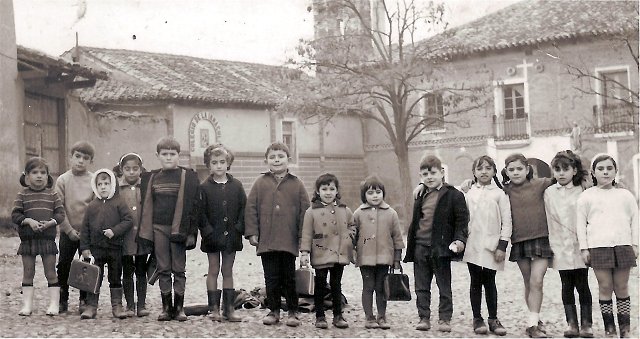Foto de niños en la escuela de Mayorga