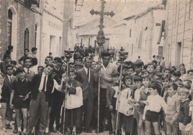 Foto de grupo en la procesión de la Semana Santa de Mayorga
