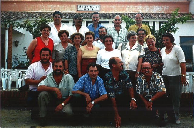 Foto de la celebración de una comida de los nacidos en 1951 en 1997