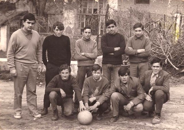 Foto del equipo de fútbol del Colegio Rural de Mayorga en 1968