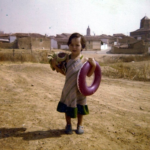 Ana Juanes en la piscina de Mayorga