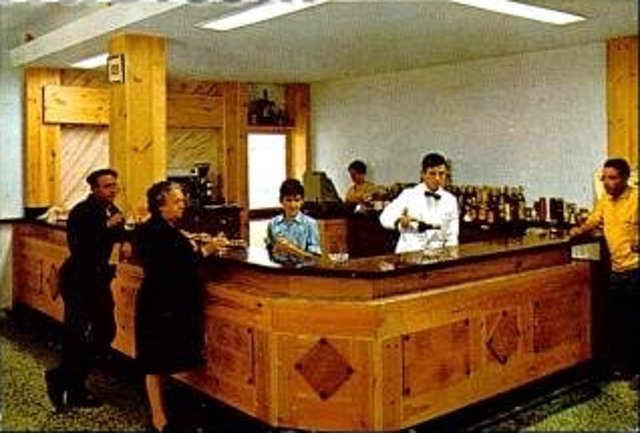 Foto del interior del restaurante Santa Ana de Mayorga 1982