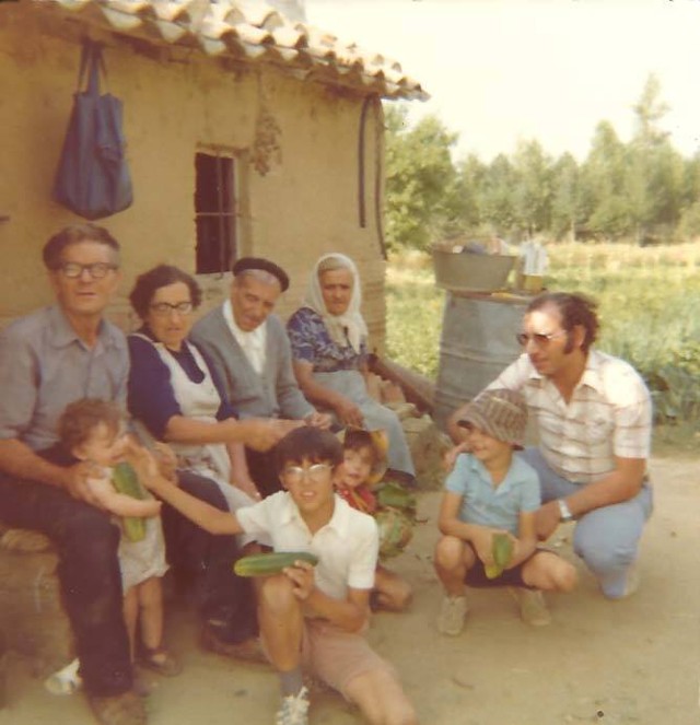 Familia en la huerta Mayorga 1978