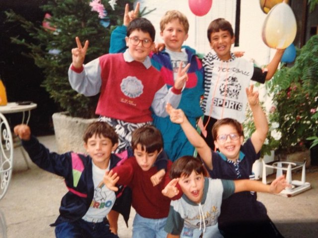 Foto de amigos en Mayorga celebrando un cumpleaños 1990
