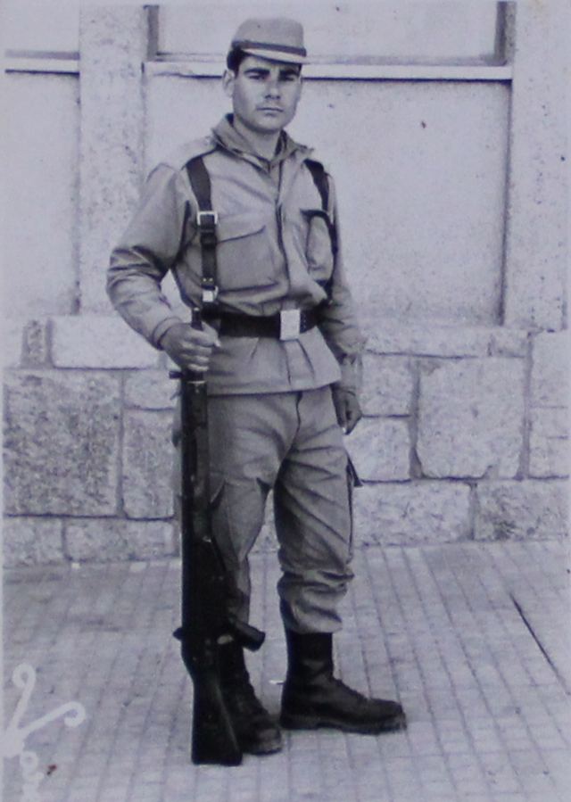 Francisco Trigueros realizando en servicio militar 1975