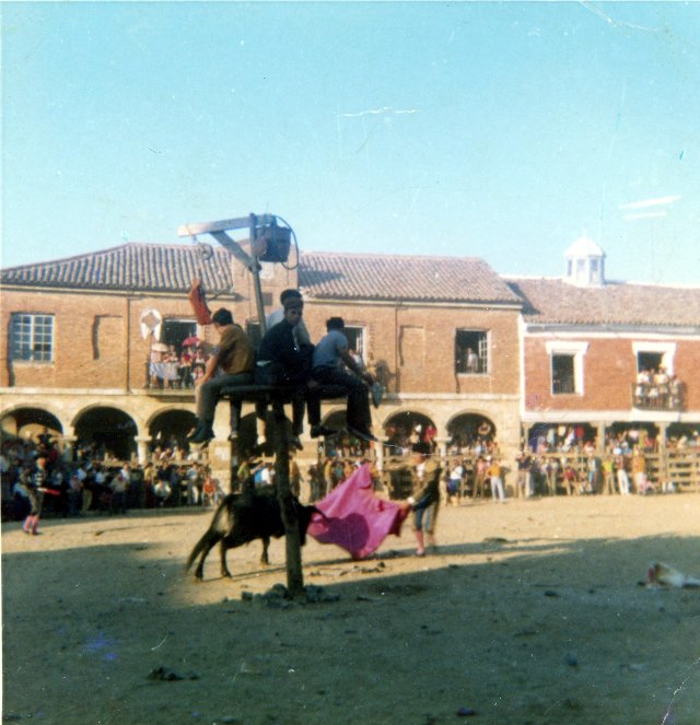 Rueda y torero en Mayorga 1970