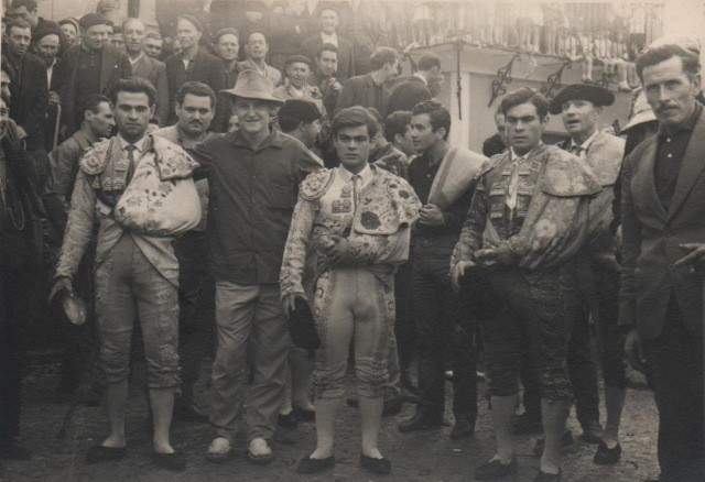 Toreros en las fiestas de Mayorga. Donato El campero vestido de luces