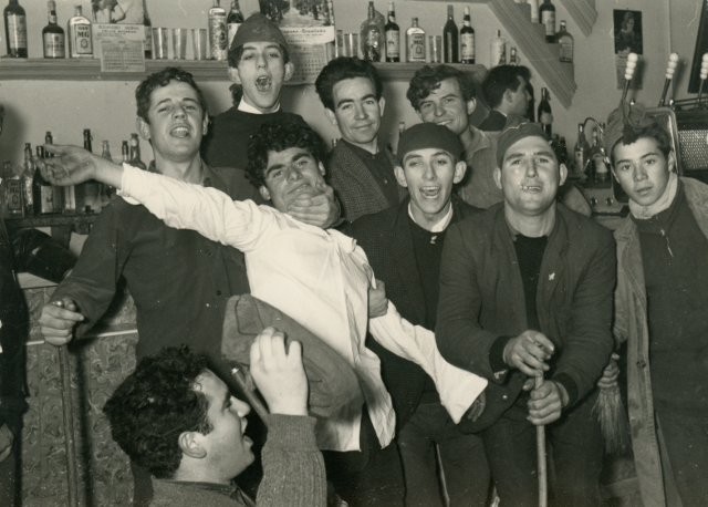 Quintos de Mayorga en el bar 1966