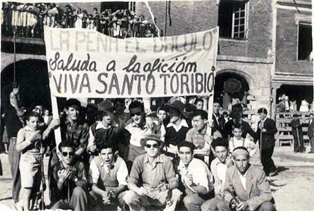 Foto de la peña el báculo en las fiestas de Mayorga