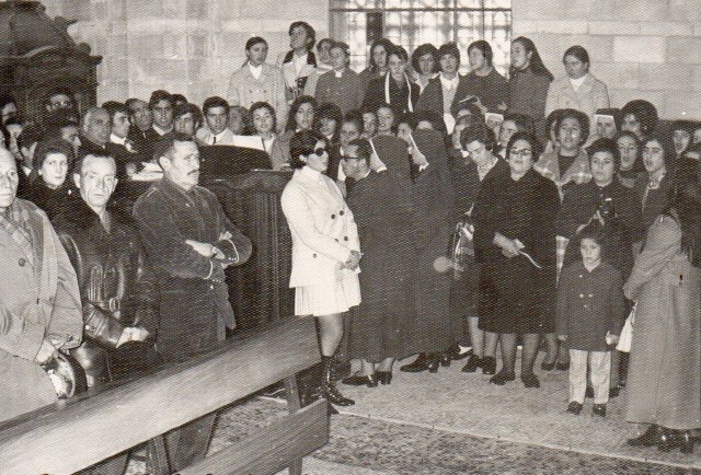 Foto de la inauguración de la parroquia de Mayorga
