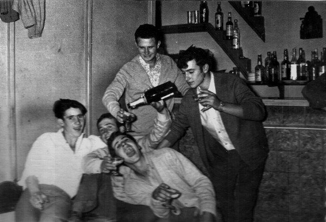 Foto de amigos celebrando la NocheVieja en Mayorga