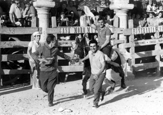 Foto en las fiestas de Mayorga 1971