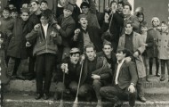 Quintos en la plaza con niños 1966