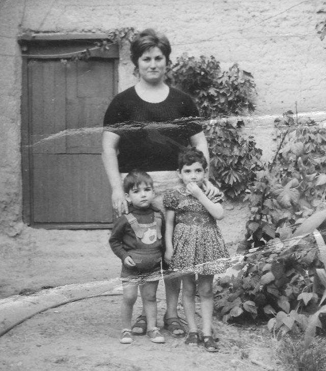 En el patio de Anita Pastrana Mayorga 1974